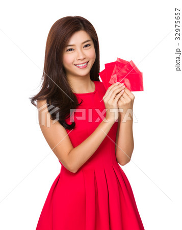 Chinese woman hold with chinese red pocket Chinese woman hold with chinese red pocket 32975657