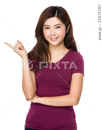 Asian Woman with finger point up Asian Woman with finger point up 32975767