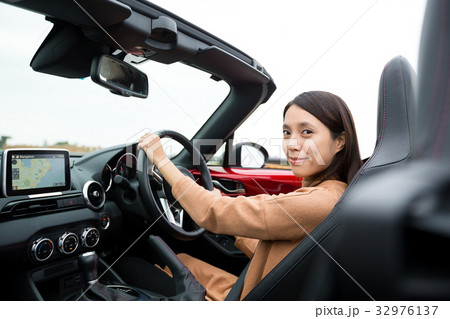 Woman driving a cabriolet car 32976137