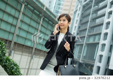 Business woman chat on mobile phone Business woman chat on mobile phone 32976212