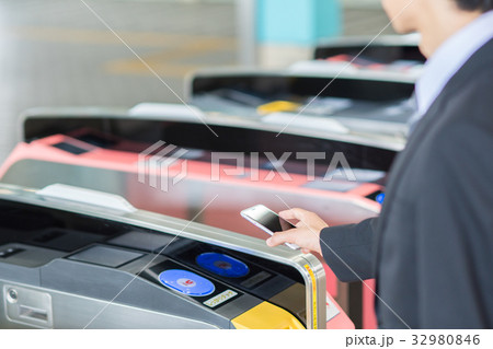 自動改札機 撮影協力「京王電鉄株式会社」 自動改札機 撮影協力「京王電鉄株式会社」 32980846