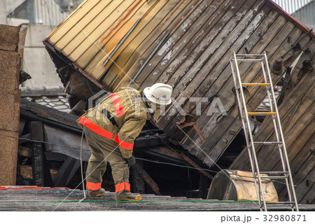 火災現場 32980871