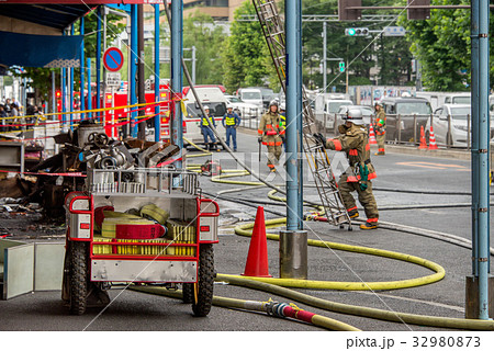 火災現場 32980873