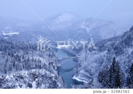 冬の只見線(三島町) 冬の只見線(三島町) 32982562