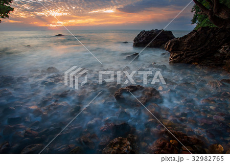 beautiful sea scape and sun rising sky background beautiful sea scape and sun rising sky background 32982765