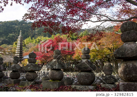 化野念仏寺の紅葉 32982815