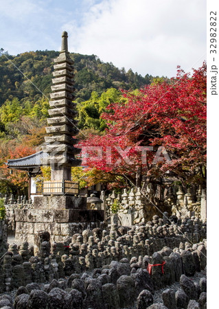 化野念仏寺の紅葉 32982822