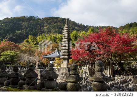 化野念仏寺の紅葉 32982823