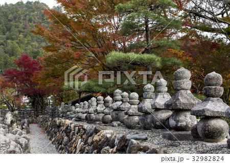 化野念仏寺の紅葉 32982824