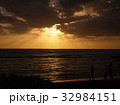黒い海と金色の光1 32984151