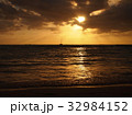 黄金の太陽と黒い海 32984152