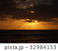 黒い海と金色の光2 32984153