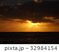 黒い海と金色の光3 32984154
