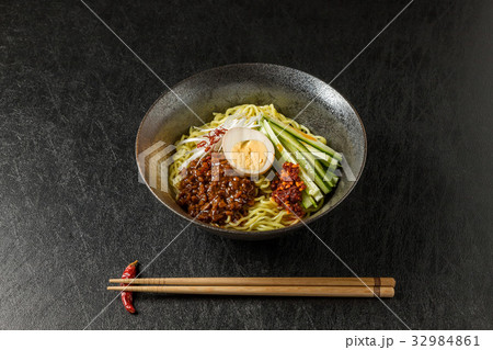 ジャージャー麺 zhajiangmian ジャージャー麺 zhajiangmian 32984861