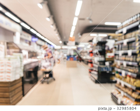 blurred supermarket aisle blurred supermarket aisle 32985804