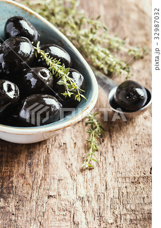 Bowl filled with fresh black olives Bowl filled with fresh black olives 32987032