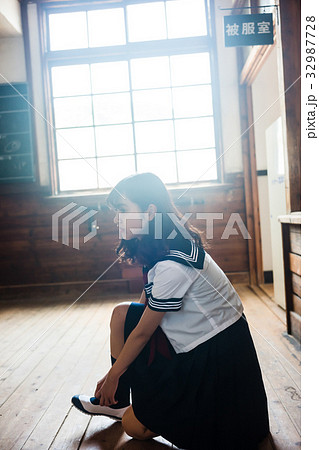 学校　女子高生 32987728