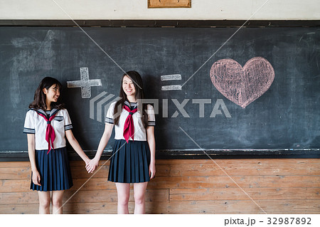 女子高生 恋愛 女子高生 恋愛 32987892