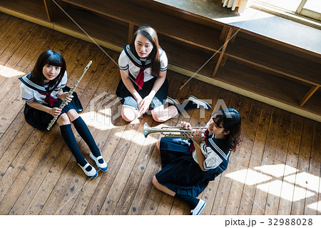 吹奏楽部 女子高生 吹奏楽部 女子高生 32988028