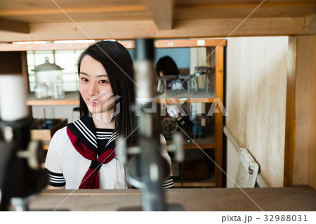 学校 女子高生の写真素材