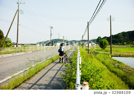田舎の女子高生　通学 32988109