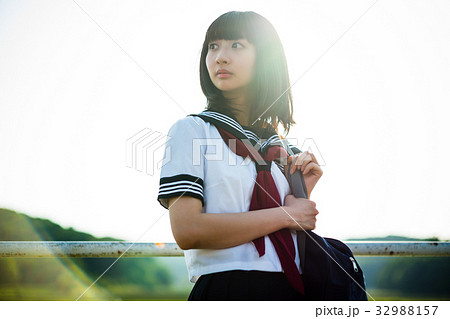 田舎　女子高 田舎の女子高生 通学の写真素材 [32988157] - PIXTA