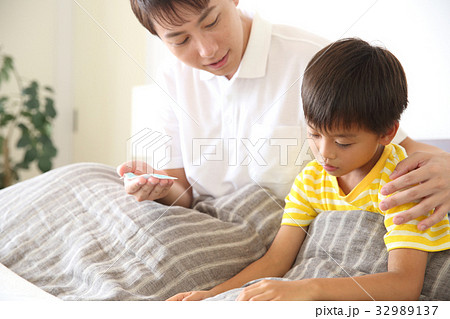 体調の悪い子供 体調の悪い子供 32989137