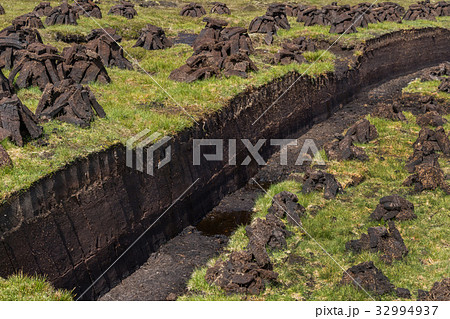 スコットランドの露天ピート採掘場 UK Scotland peat mining 32994937