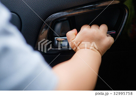Asian Toddler holding to the car door handle Asian Toddler holding to the car door handle 32995758