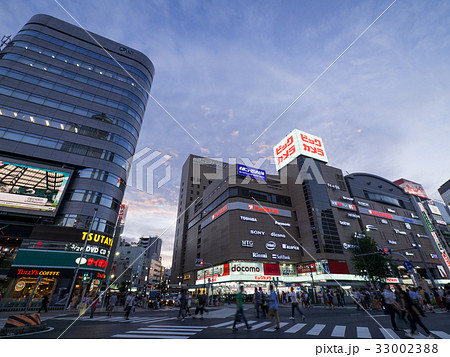 名古屋都市風景 名古屋駅裏 椿町北交差点の賑わいとビックカメラ名古屋駅西店 夕景 名古屋都市風景 名古屋駅裏 椿町北交差点の賑わいとビックカメラ名古屋駅西店 夕景 33002388