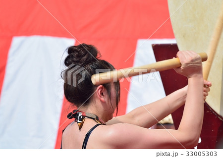 夏祭り和太鼓の演奏 33005303