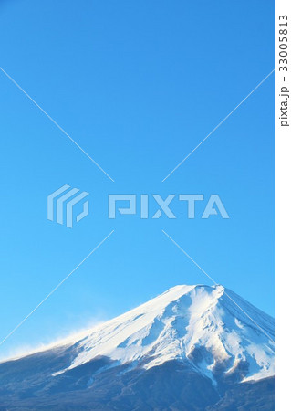 雪化粧をした霊峰富士 33005813