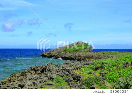 宮古島　西平安名崎からの青い海 33006034