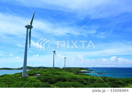 宮古島 西平安名崎 風力発電と青空 宮古島 西平安名崎 風力発電と青空 33006064