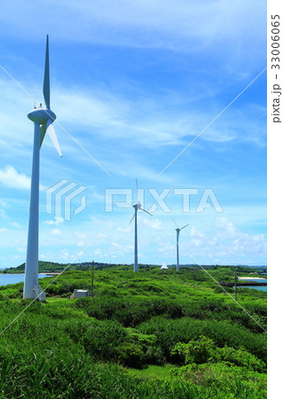 宮古島 西平安名崎 風力発電と青空 宮古島 西平安名崎 風力発電と青空 33006065