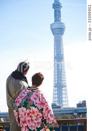 A photo of a man pointing something to a woman at a tower 33006902