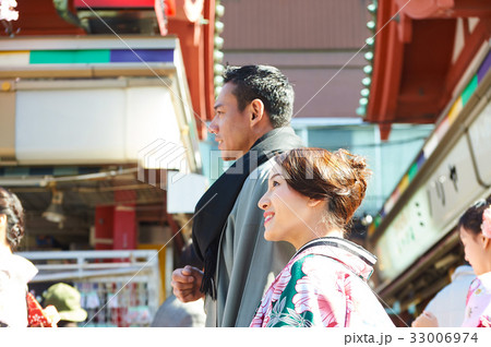 A photo of a young couple walking side by side in the morning 33006974