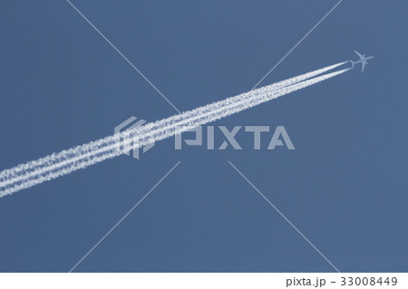 B787の飛行機雲 33008449