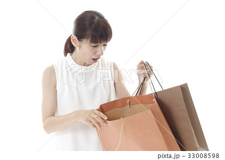 買ったものを無くした女性 買ったものを無くした女性 33008598