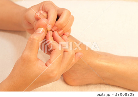 reflexology foot massage, spa foot treatment 33008808