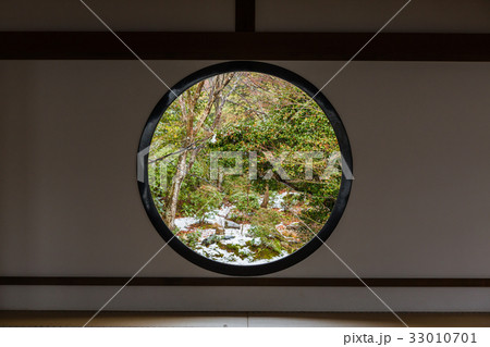 京都 源光庵の悟りの窓 京都 源光庵の悟りの窓 33010701