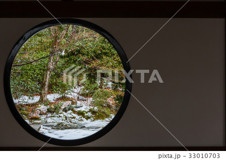 京都 源光庵の悟りの窓 京都 源光庵の悟りの窓 33010703