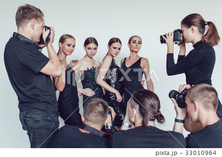 Photographers paparazzi take photos of women in Photographers paparazzi take photos of women in 33010964