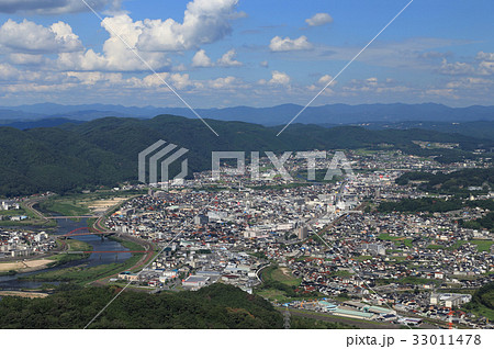 三次市中心部を高谷山展望台から俯瞰するの写真素材