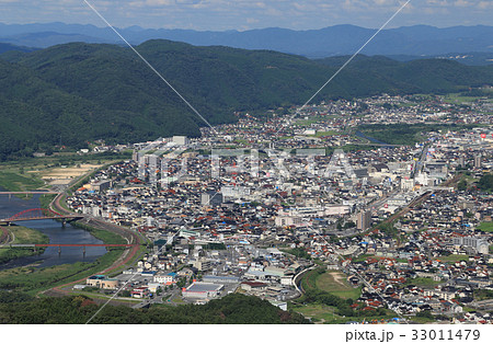 三次市中心部を高谷山展望台から俯瞰する 33011479