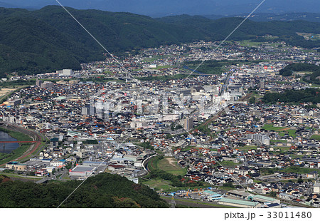 三次市中心部を高谷山展望台から俯瞰する 33011480