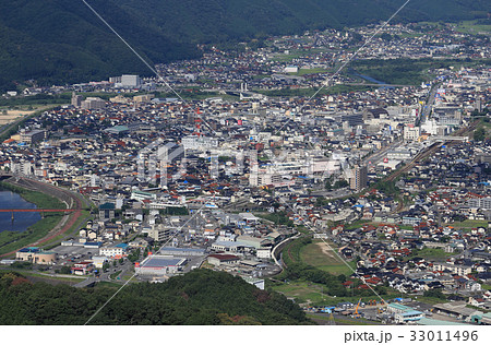三次市中心部を高谷山展望台から俯瞰する 33011496