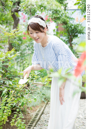 ガーデニング　女性 33012240