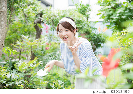 ガーデニング 女性 ガーデニング 女性 33012496
