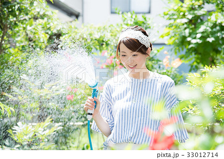 ガーデニング 女性 ガーデニング 女性 33012714